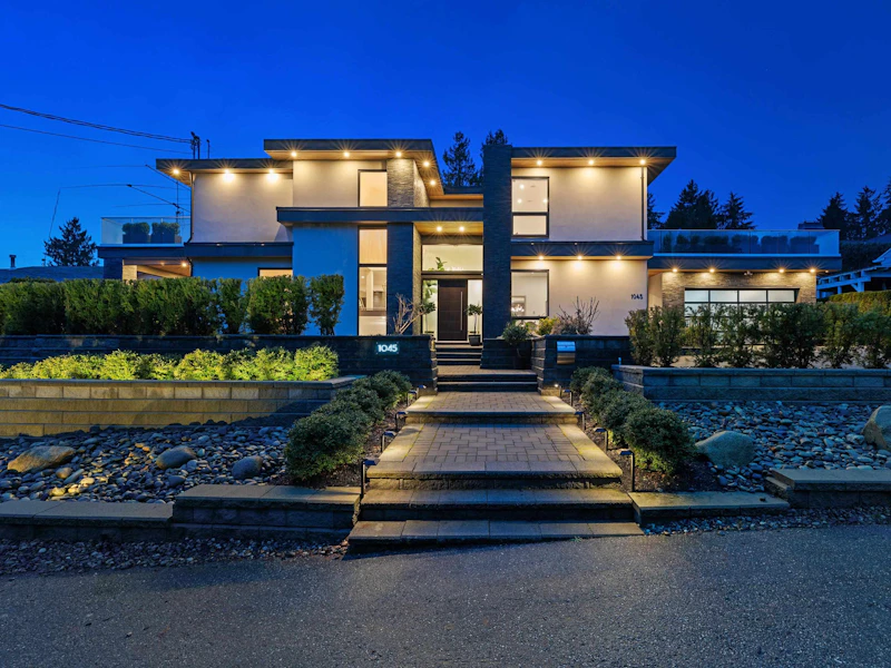1045 Sinclair Street, West Vancouver BC V7V 3W1