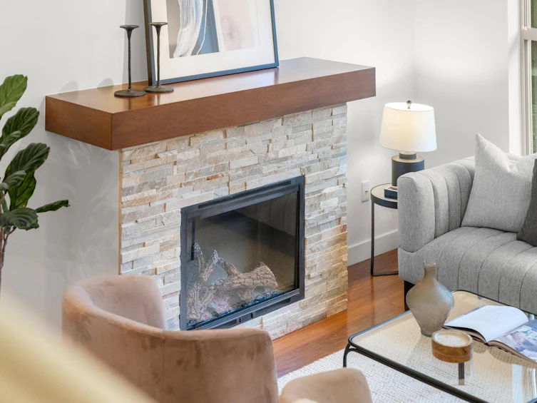 4-307 E 15th Street, North Vancouver, BC, V7L 2R6 - 2