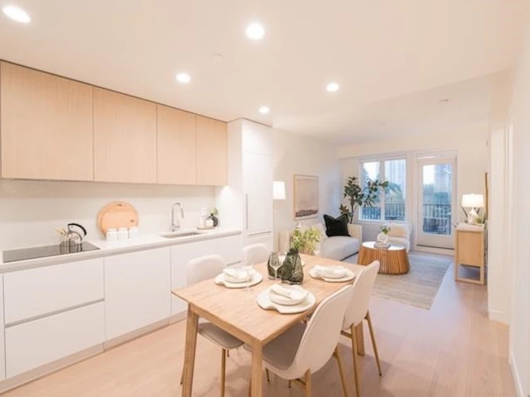 204-585 Kemsley Avenue, Coquitlam, BC, V3J 3Z1 - 2