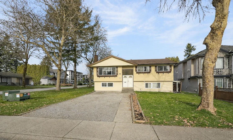 12959 Carluke Crescent