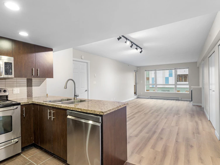 303-200 Keary Street, New Westminster, BC, V3L 0A6 - 3