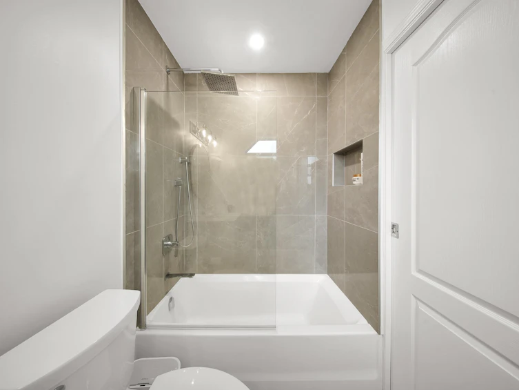 16-838 Tobruck Avenue, North Vancouver, BC, V7P 1V9 - 17
