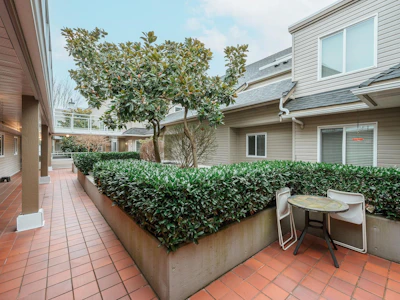 205-4988 47a Avenue - 5