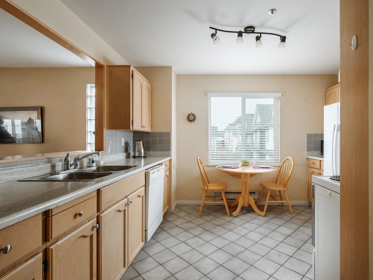 205-4988 47a Avenue, Delta, BC, V4K 1T5 - 4