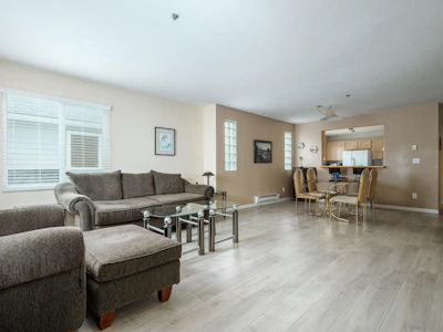 205-4988 47a Avenue - 2