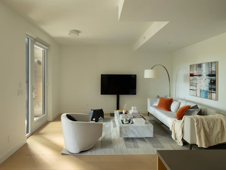1577 W 57th Avenue, Vancouver, BC, V6P 0H7 - 2