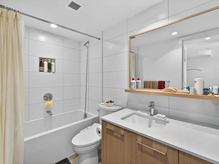 206-9580 Tower Road, Burnaby, BC, V5A 0G5 - 8