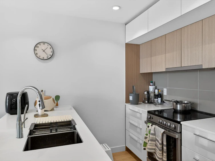 206-9580 Tower Road, Burnaby, BC, V5A 0G5 - 6
