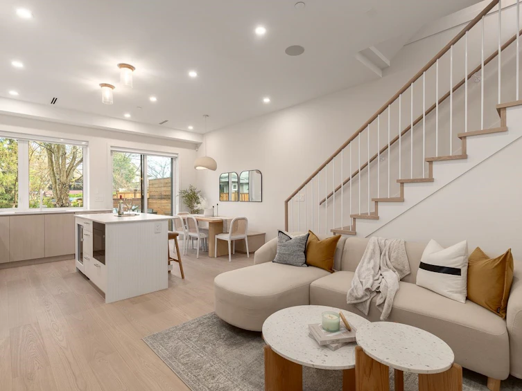 1-7 E 23rd Avenue, Vancouver, BC, V5V 1W8 - 2
