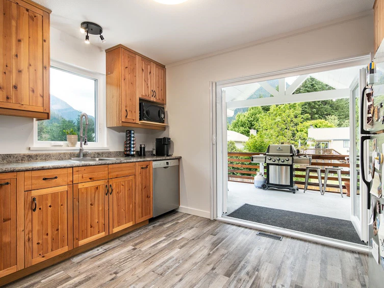 7403 Harrow Road, Pemberton, BC, V0N 2L0 - 8