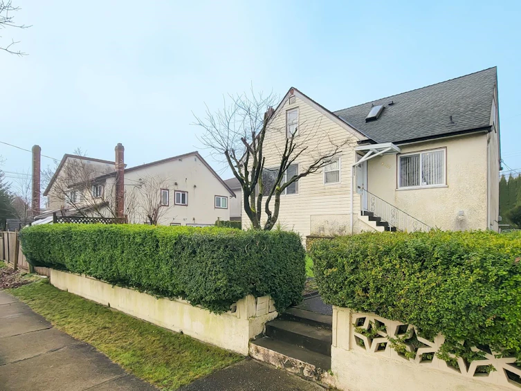 8245 Selkirk Street, Vancouver, BC, V6P 4H8 - 2