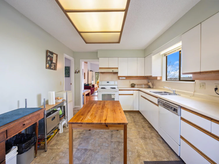 2063 Concord Avenue, Coquitlam, BC, V3K 1K4 - 15