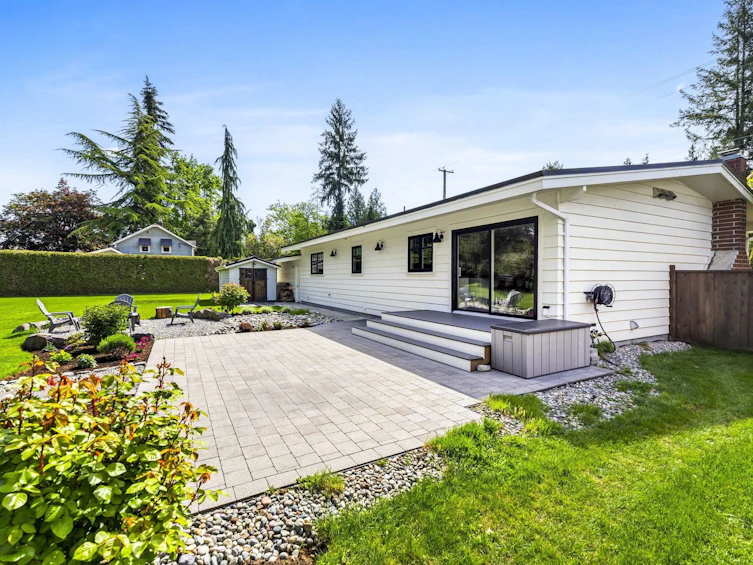 24633 56 Avenue, Langley, BC, V2Z 1B9