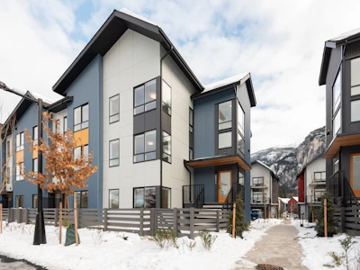 38073 Helm Way - 2