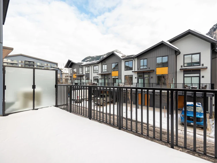 38073 Helm Way, Squamish, BC, V8B 1A8 - 36
