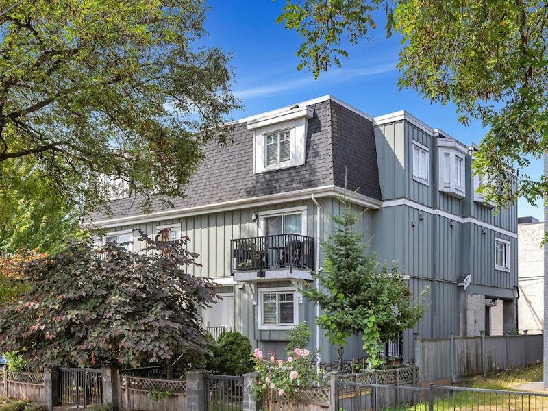 8787 Oak Street, Vancouver BC V6P 4B4