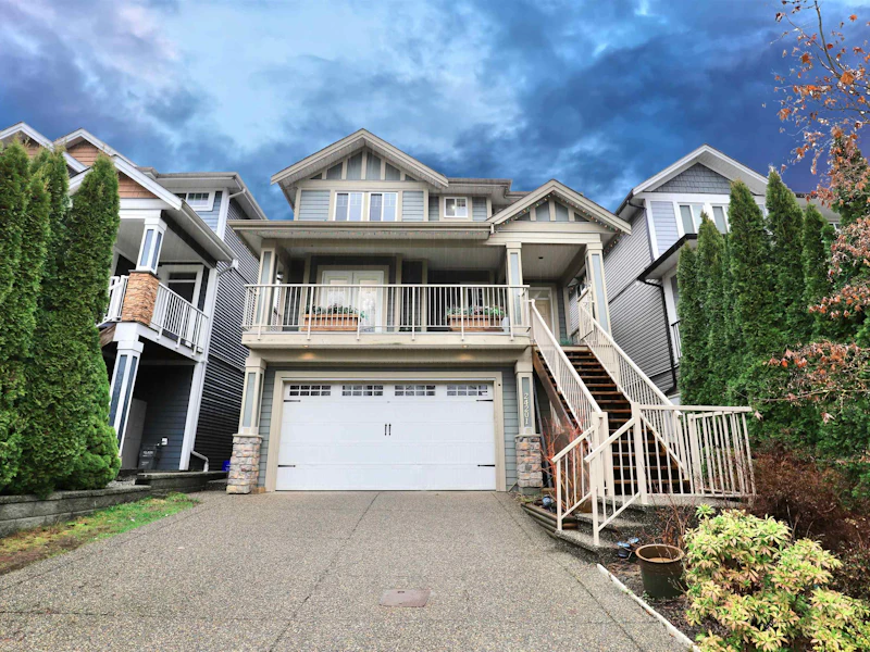 24201 103a Avenue, Maple Ridge BC V2W 0E4
