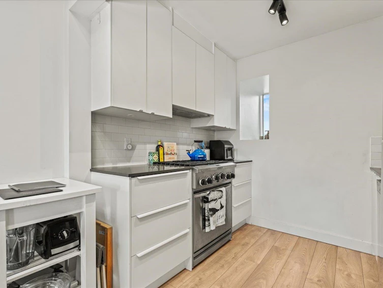 143 W 13th Avenue, Vancouver, BC, V5Y 1V8 - 12
