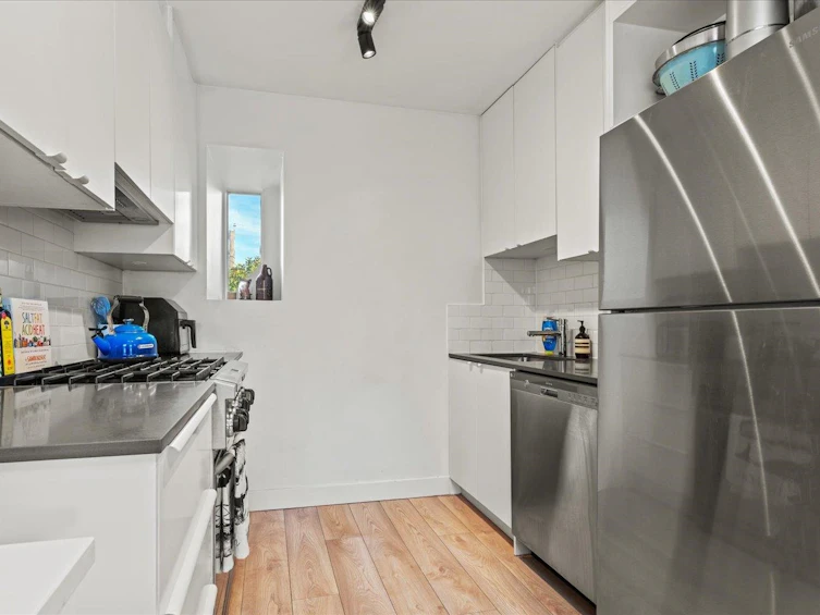 143 W 13th Avenue, Vancouver, BC, V5Y 1V8 - 13