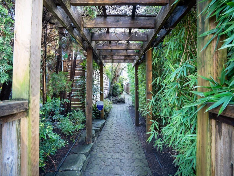 3450 W 8th Avenue, Vancouver, BC, V6R 1Y5 - 4