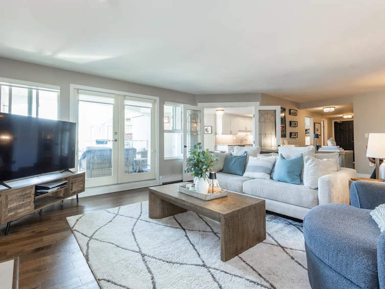 307-15367 Buena Vista Avenue, Surrey, BC, V4B 1Y7 - 2