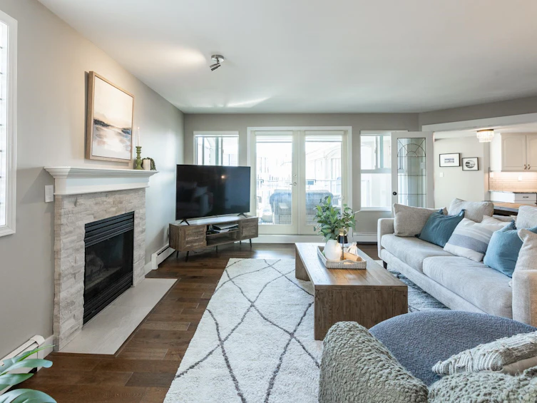 307-15367 Buena Vista Avenue, Surrey, BC, V4B 1Y7 - 3