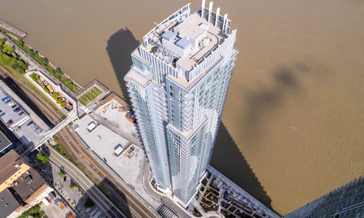 2104-660 Quayside Drive