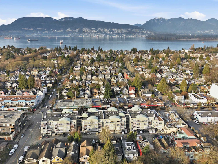 216-3250 W Broadway, Vancouver, BC, V6K 2H4 - 2