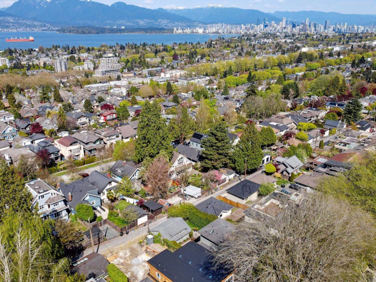 3881 W 14th Avenue, Vancouver, BC, V6R 2X1 - 38