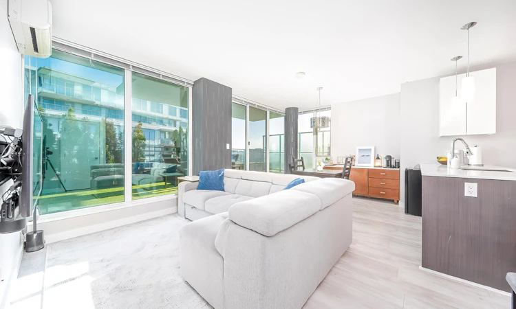 1201-6951 Elmbridge Way