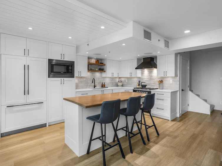 TH2-168 E Esplanade Avenue, North Vancouver, BC, V7L 4X8 - 2