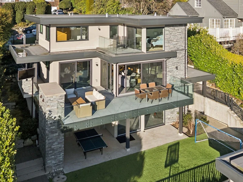 2678 Mathers Avenue, West Vancouver BC V7V 2J4