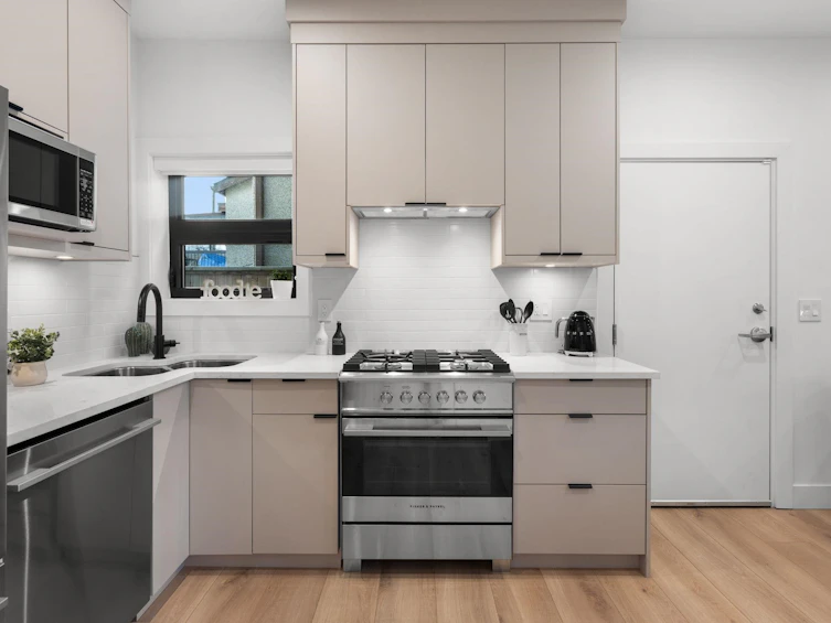 2632 Ward Street, Vancouver, BC, V5R 4S6 - 9