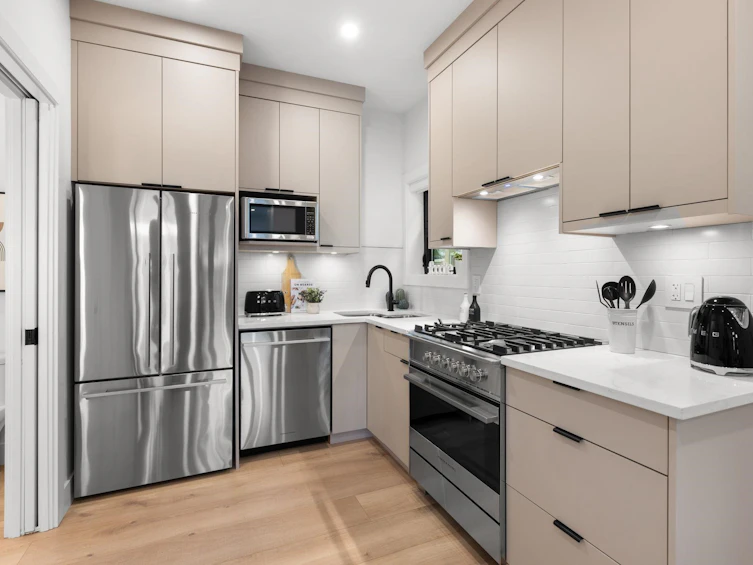 2632 Ward Street, Vancouver, BC, V5R 4S6 - 8