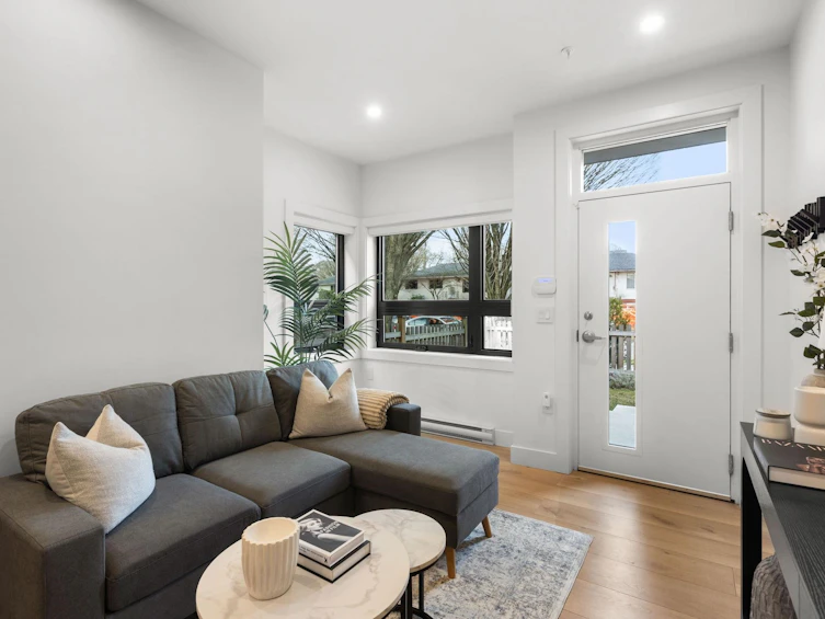 2632 Ward Street, Vancouver, BC, V5R 4S6 - 2