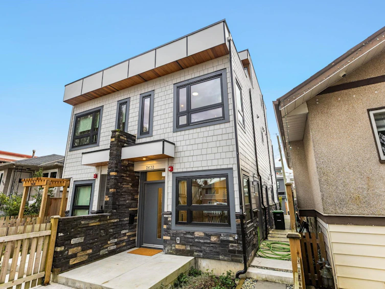 2632 Ward Street, Vancouver, BC, V5R 4S6