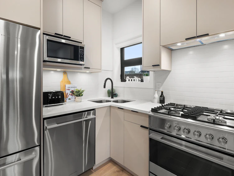 2632 Ward Street, Vancouver, BC, V5R 4S6 - 10