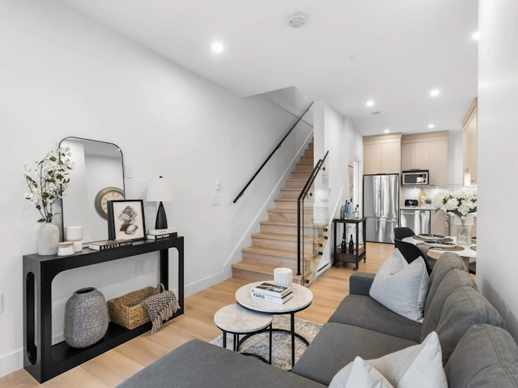 2632 Ward Street, Vancouver, BC, V5R 4S6 - 4