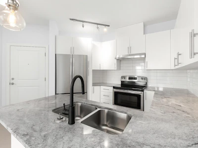 412-15956 86a Avenue - 3
