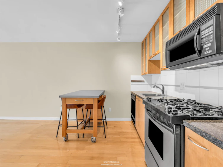 2208-969 Richards Street, Vancouver, BC, V6B 1A8 - 3