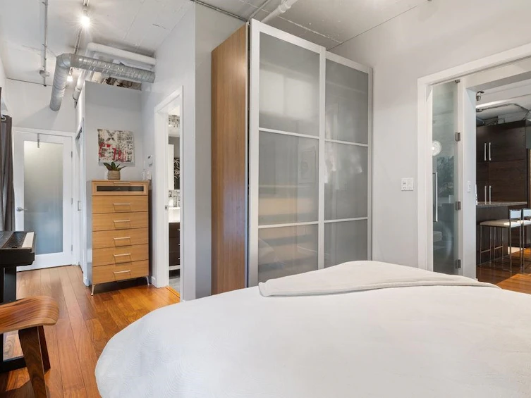 211&212-1529 W 6th Avenue, Vancouver, BC, V6J 1R1 - 3