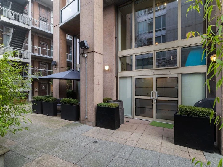 211&212-1529 W 6th Avenue, Vancouver, BC, V6J 1R1 - 24