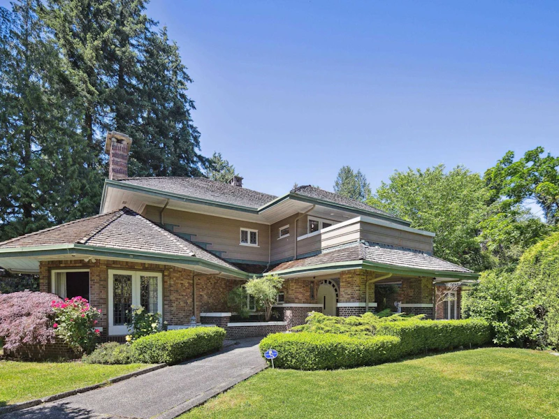 4051 Marguerite Street, Vancouver BC V6J 4E8