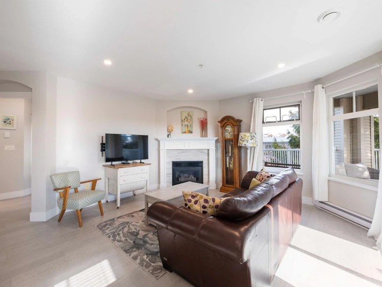 215-4770 52a Street, Delta, BC, V4K 5B5 - 2