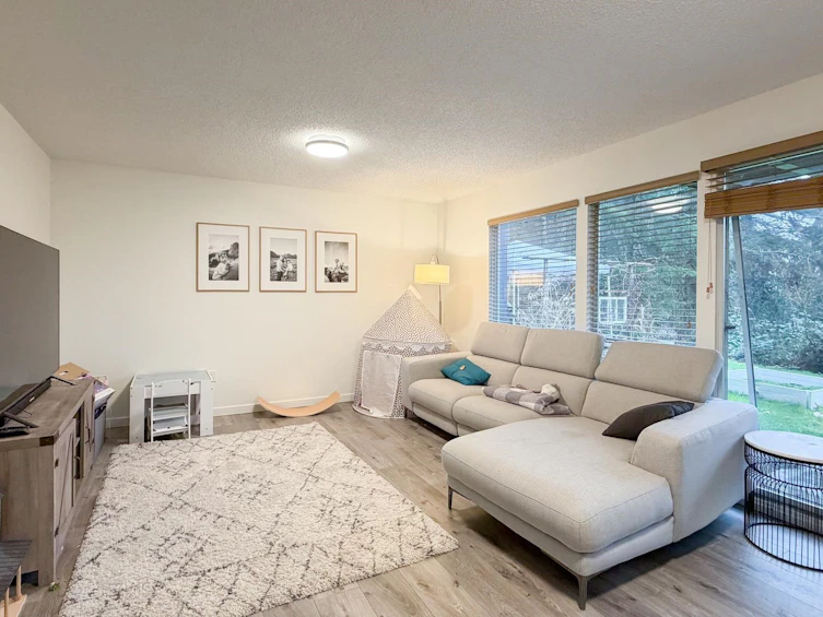 8122 Forest Grove Drive, Burnaby, BC, V5A 4G9 - 20