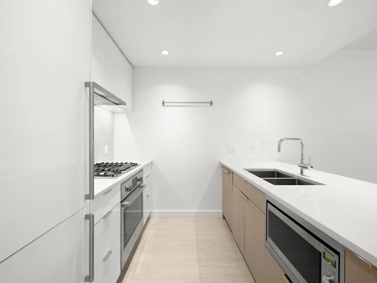 203-7928 Yukon Street, Vancouver, BC, V5X 2Y7 - 3