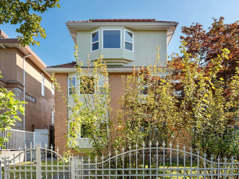 2748 E 23rd Avenue, Vancouver BC V5R 1A8