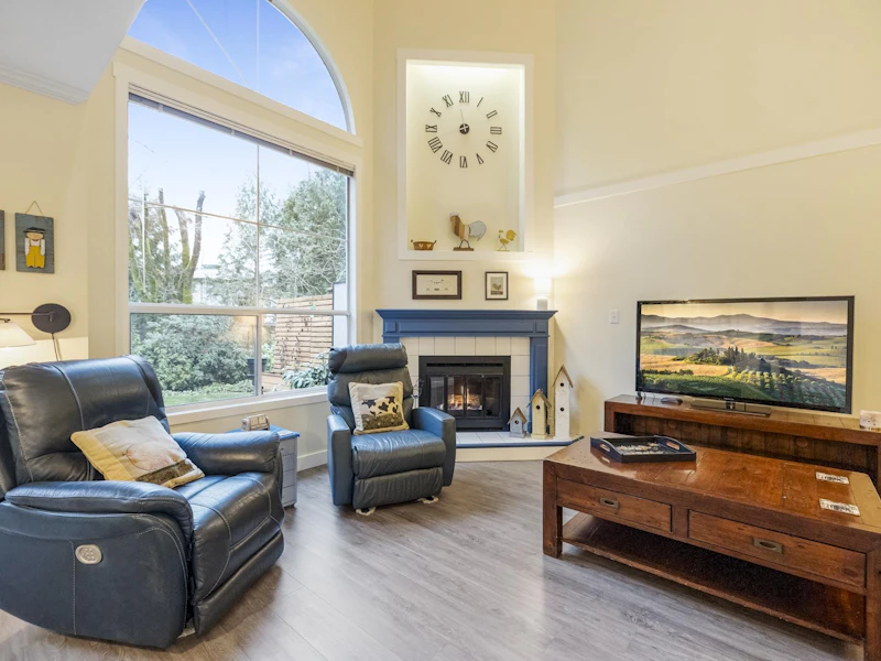 109 - 10250 155a Street, Surrey BC V3R 4K5