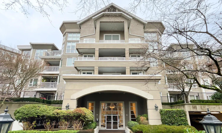 425-5888 Dover Crescent