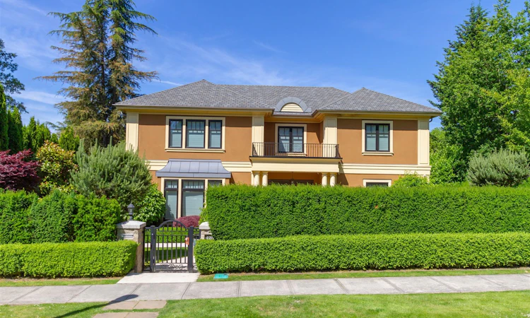 4239 Pine Crescent